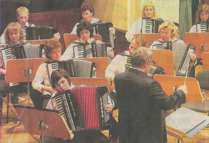 Bekanntes und Barockes: 4. Weihnachtskonzert Th&uuml;ringer Akkordeonorchester in St. Michael 