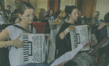 Akkordeonorchester l&auml;dt zum Adventskonzert