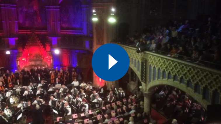 Das Altenburger Akkordeonorchester spielte in der ausverkauften Br&uuml;derkirche